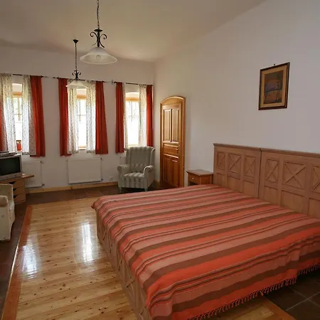 Bano Maria Kastelyszallo Отель *