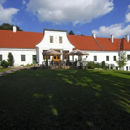 Bano Maria Kastelyszallo Otel Felsomocsolad