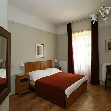 Bano Maria Kastelyszallo *